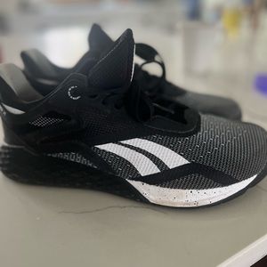 Womens nano x ✨size 10 ✨ barely worn!